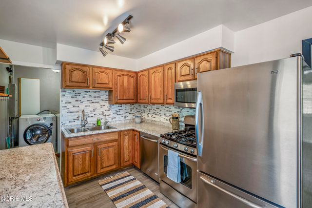 1136 Nela Parkway, Toledo, OH 43615