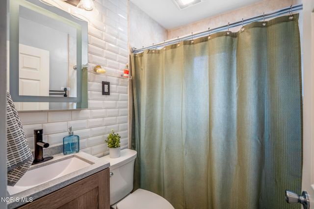 1136 Nela Parkway, Toledo, OH 43615