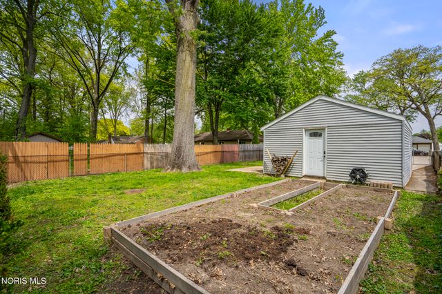 1136 Nela Parkway, Toledo, OH 43615