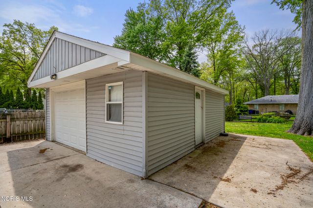 1136 Nela Parkway, Toledo, OH 43615