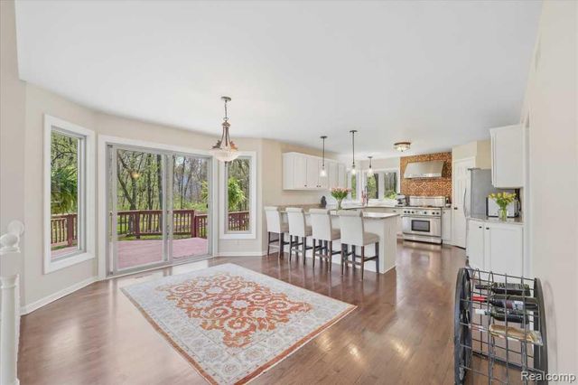 7042 Autumn Wood Drive, Hamburg Township, MI 48116