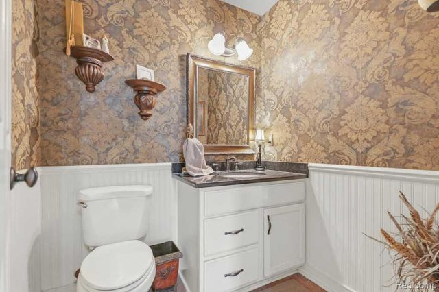 7042 Autumn Wood Drive, Hamburg Township, MI 48116