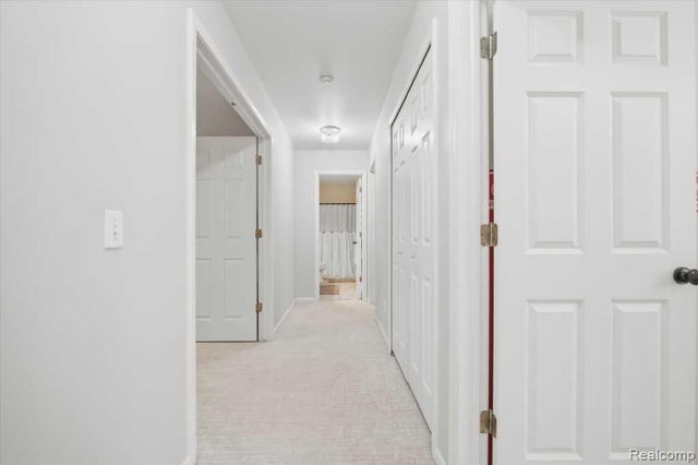 7042 Autumn Wood Drive, Hamburg Township, MI 48116