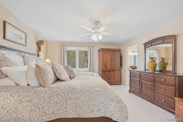 7042 Autumn Wood Drive, Hamburg Township, MI 48116