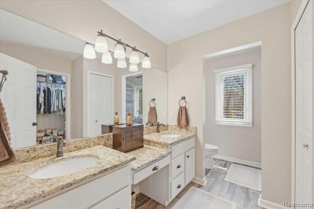 7042 Autumn Wood Drive, Hamburg Township, MI 48116
