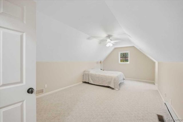 7042 Autumn Wood Drive, Hamburg Township, MI 48116