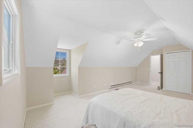 7042 Autumn Wood Drive, Hamburg Township, MI 48116
