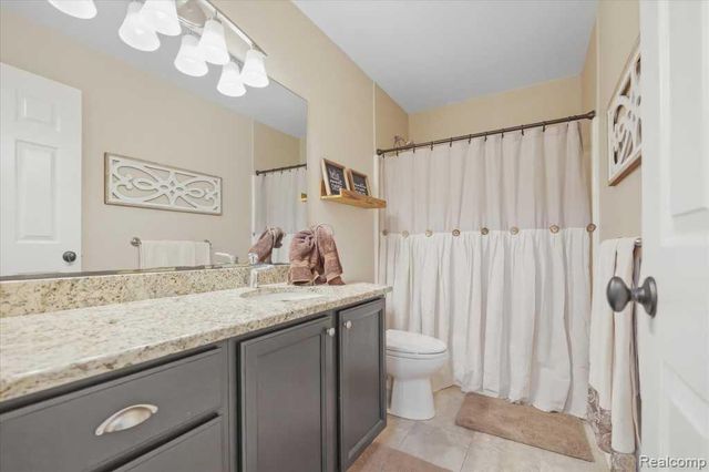 7042 Autumn Wood Drive, Hamburg Township, MI 48116
