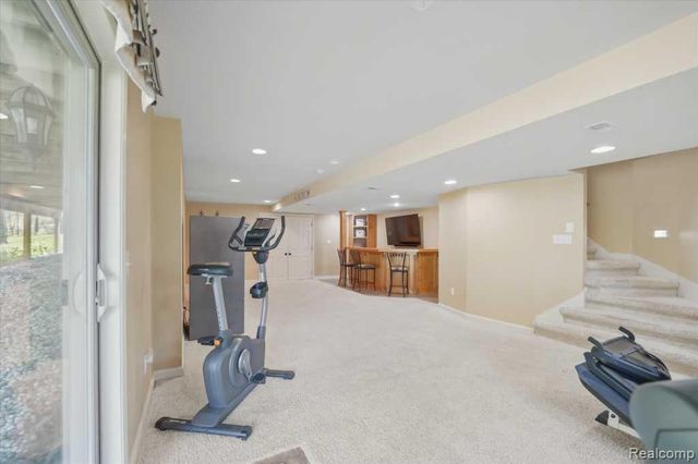 7042 Autumn Wood Drive, Hamburg Township, MI 48116