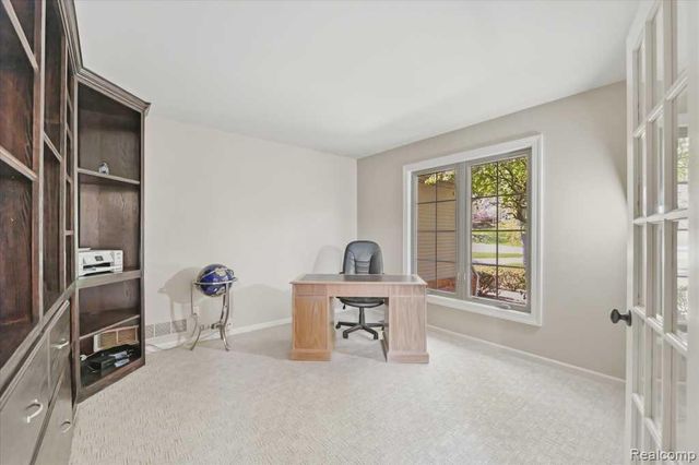 7042 Autumn Wood Drive, Hamburg Township, MI 48116
