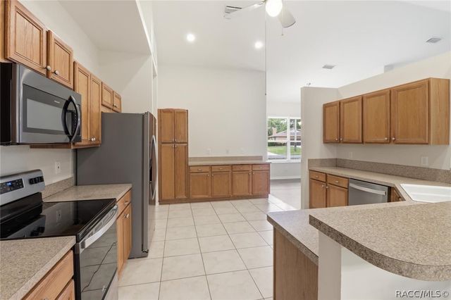23 Pine Street, Homosassa, FL 34446