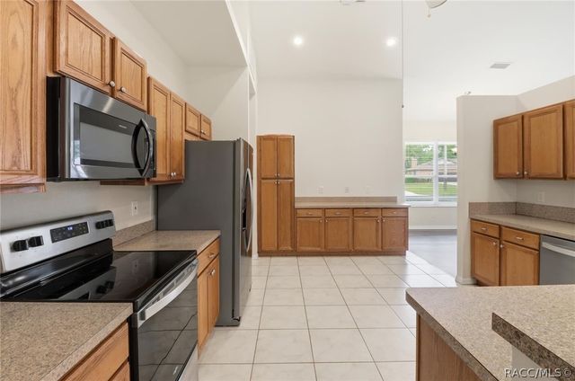 23 Pine Street, Homosassa, FL 34446