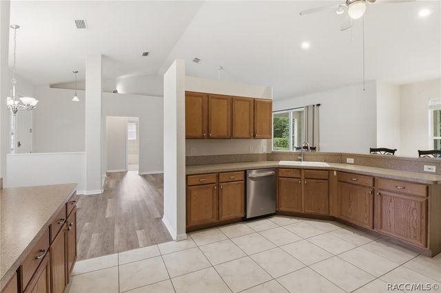 23 Pine Street, Homosassa, FL 34446