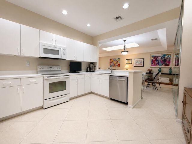 12598 Crystal Pointe Drive B, Boynton Beach, FL 33437