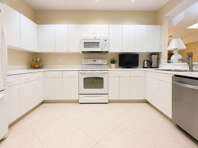 12598 Crystal Pointe Drive B, Boynton Beach, FL 33437