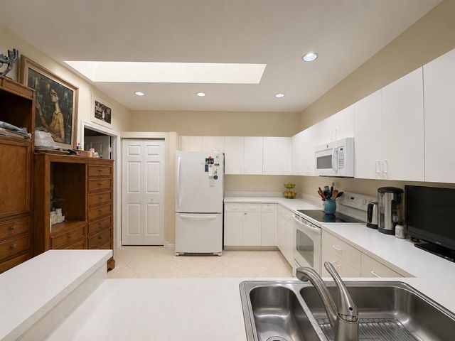 12598 Crystal Pointe Drive B, Boynton Beach, FL 33437