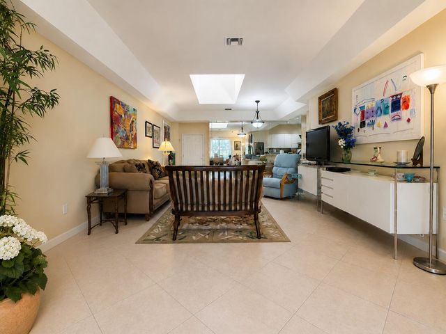 12598 Crystal Pointe Drive B, Boynton Beach, FL 33437