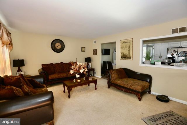 14 URANUS RD, Sewell, NJ 08080