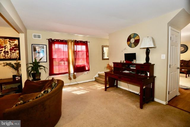 14 URANUS RD, Sewell, NJ 08080