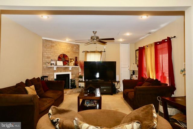14 URANUS RD, Sewell, NJ 08080