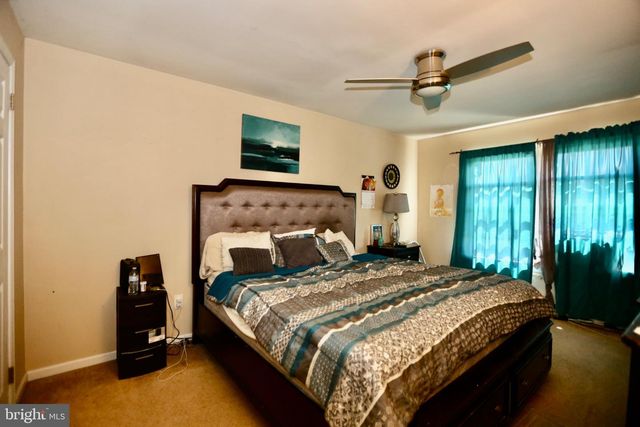 14 URANUS RD, Sewell, NJ 08080