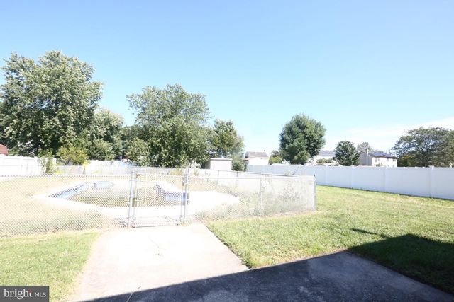 14 URANUS RD, Sewell, NJ 08080
