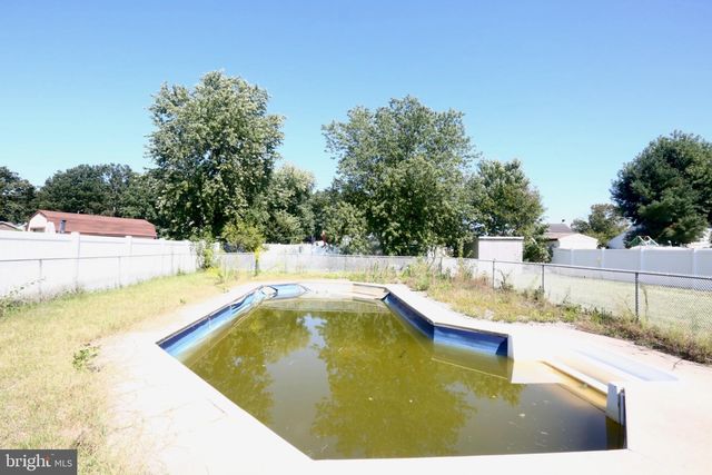 14 URANUS RD, Sewell, NJ 08080