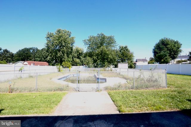 14 URANUS RD, Sewell, NJ 08080
