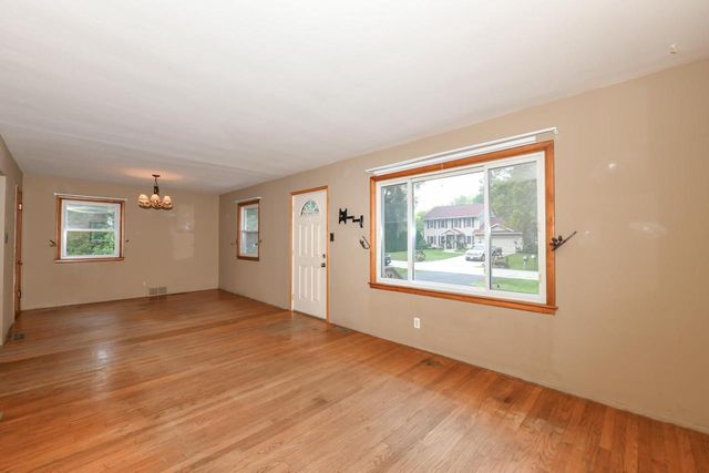 3901 W Fountain AVENUE, Brown Deer, WI 53209