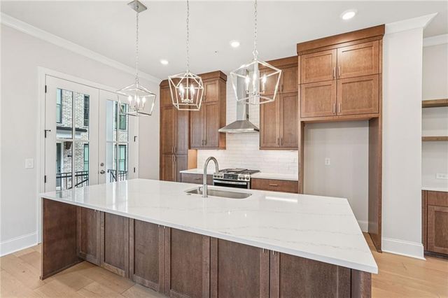 300 Crimson Pine Alley 9, Alpharetta, GA 30009