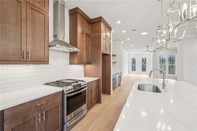 300 Crimson Pine Alley 9, Alpharetta, GA 30009