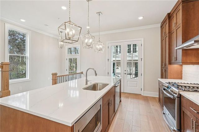 300 Crimson Pine Alley 9, Alpharetta, GA 30009