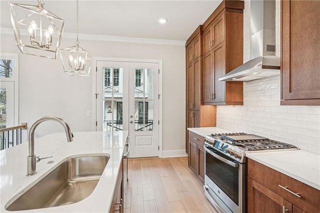 300 Crimson Pine Alley 9, Alpharetta, GA 30009