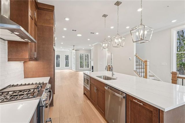 300 Crimson Pine Alley 9, Alpharetta, GA 30009