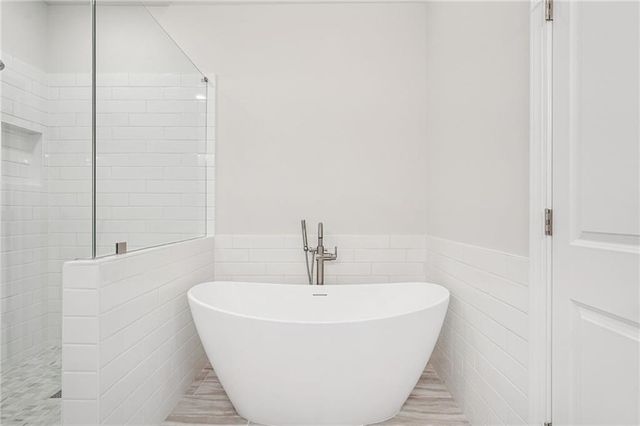 300 Crimson Pine Alley 9, Alpharetta, GA 30009