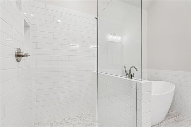 300 Crimson Pine Alley 9, Alpharetta, GA 30009