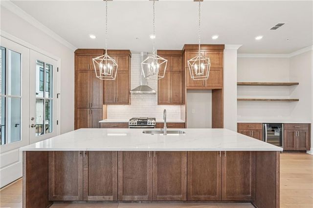 300 Crimson Pine Alley 9, Alpharetta, GA 30009