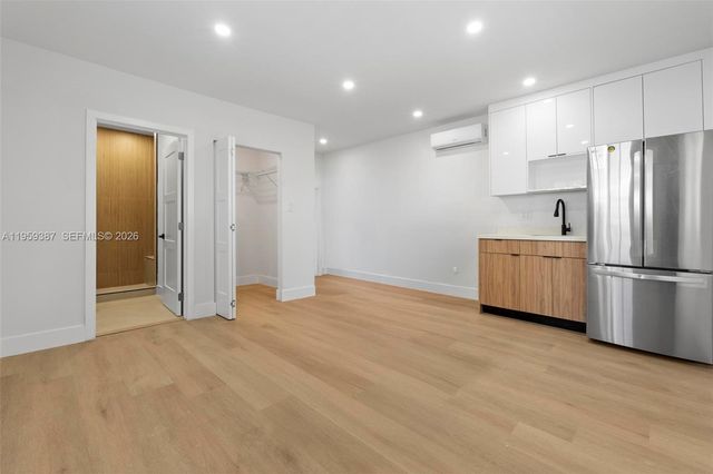 1060 NW 35th Ct 2, Miami, FL 33125