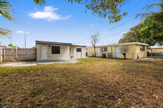 1060 NW 35th Ct 2, Miami, FL 33125