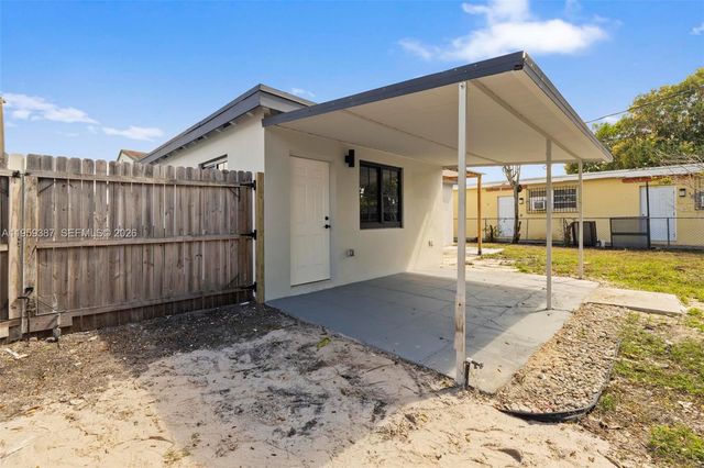 1060 NW 35th Ct 2, Miami, FL 33125