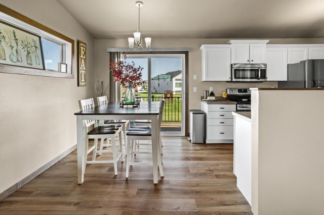 630 38th Avenue E, West Fargo, ND 58078