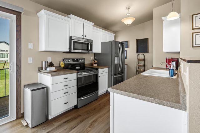 630 38th Avenue E, West Fargo, ND 58078