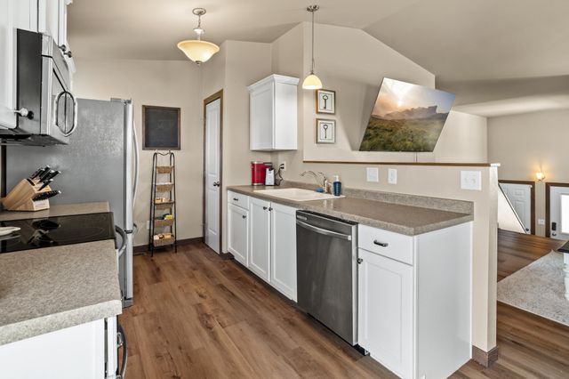 630 38th Avenue E, West Fargo, ND 58078