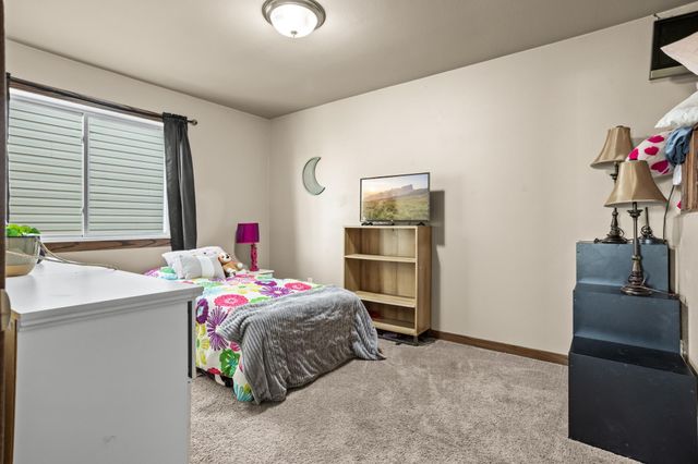 630 38th Avenue E, West Fargo, ND 58078