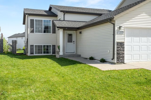 630 38th Avenue E, West Fargo, ND 58078