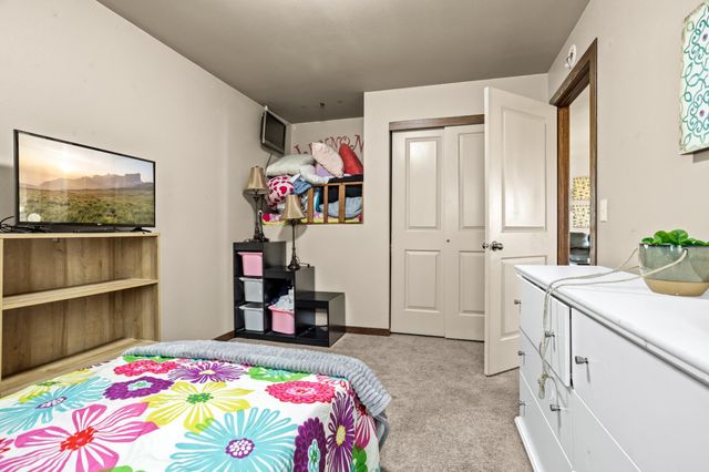 630 38th Avenue E, West Fargo, ND 58078