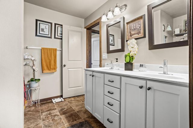630 38th Avenue E, West Fargo, ND 58078