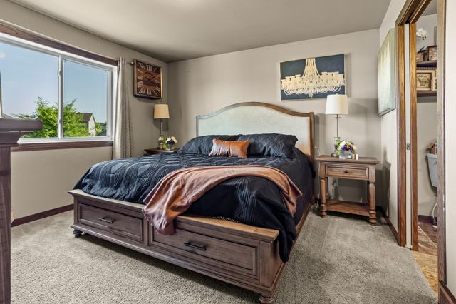 630 38th Avenue E, West Fargo, ND 58078