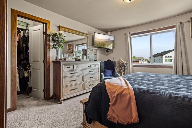 630 38th Avenue E, West Fargo, ND 58078