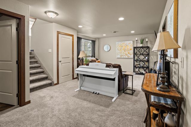 630 38th Avenue E, West Fargo, ND 58078